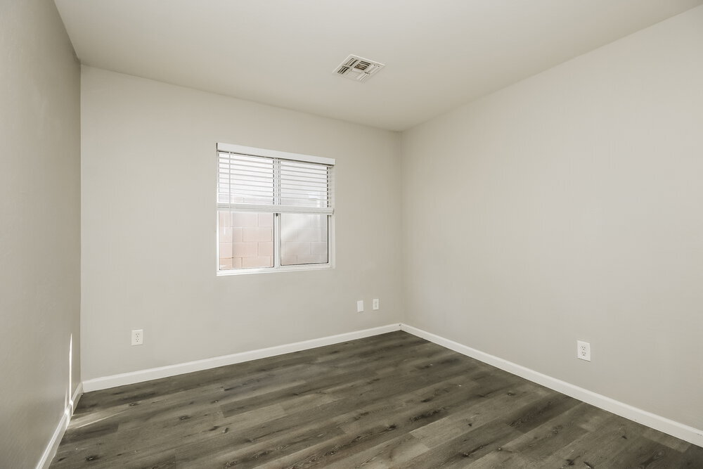 Building Photo - 12613 W Bloomfield Rd