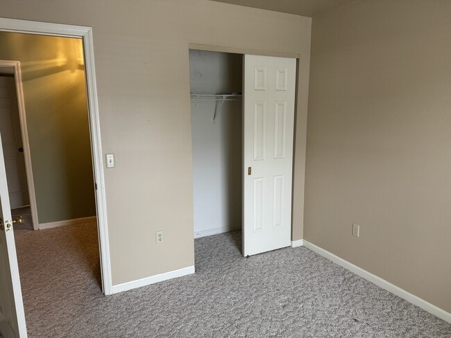 Building Photo - 916 Palomino Ln