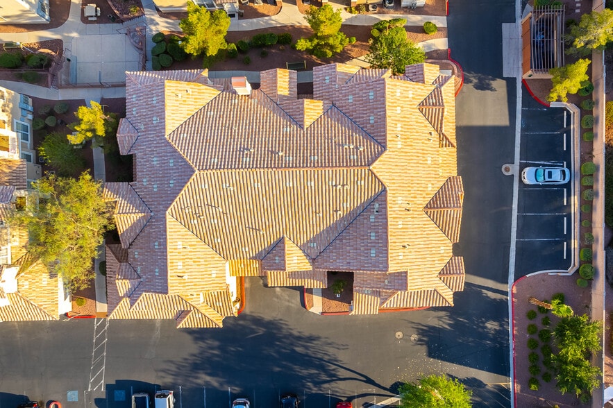 Building Photo - 5855 Valley Dr