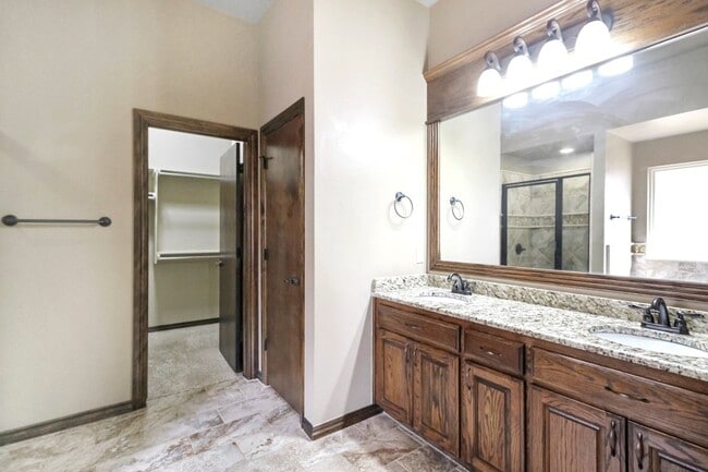Building Photo - Beautiful 3 bed+office, 2 bath, 2 car Home located in The Grove