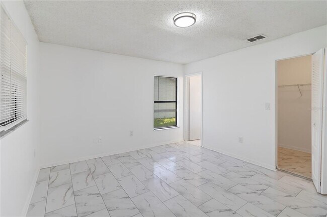 Building Photo - 406 Long Dr
