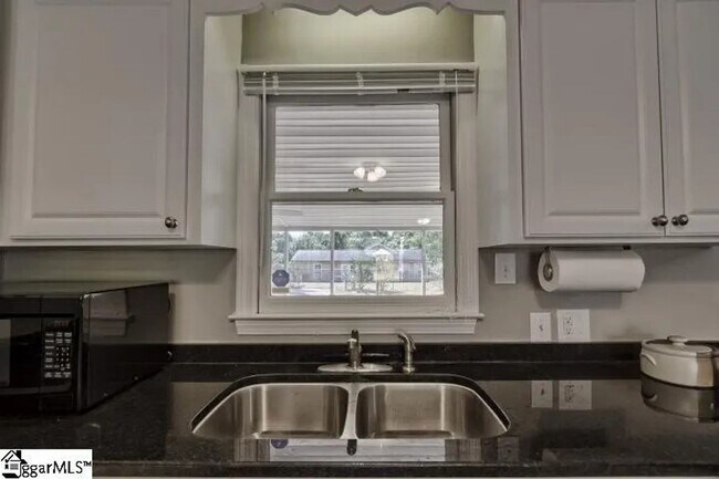 Building Photo - 414 Mapleton Dr