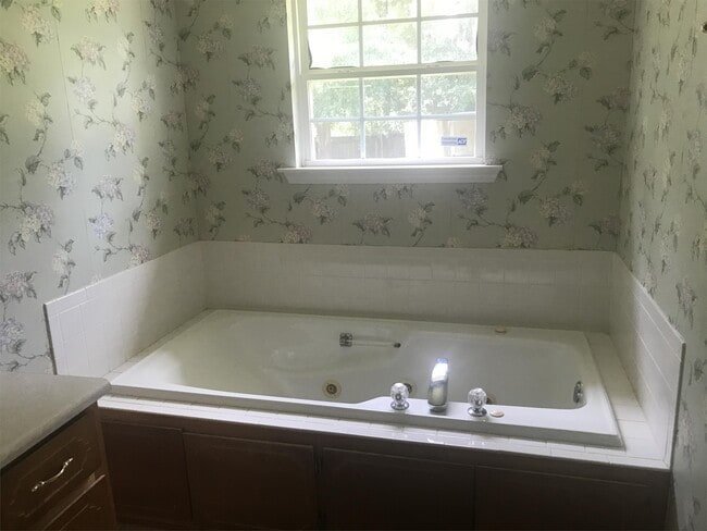 Building Photo - 271 Bobbie St