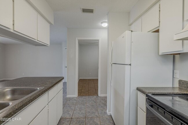 Building Photo - 7813 N Lagoon Dr