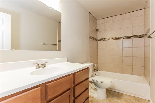 Building Photo - 706 Lloyd St