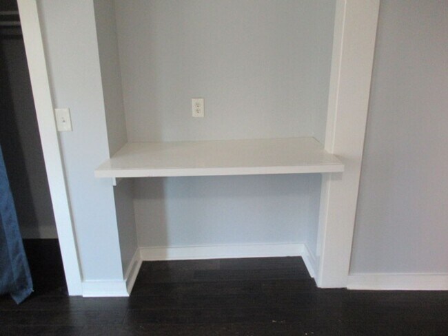 Building Photo - 627 Burson Ave