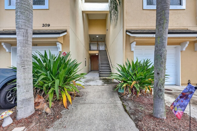 Building Photo - 209 Larkin Pl