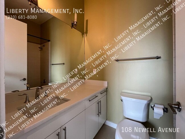 Building Photo - 2BR/3.5 bath rental townhouse near Pearl B...