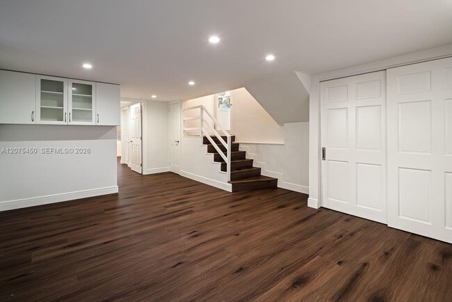 Building Photo - 669 S Mashta Dr