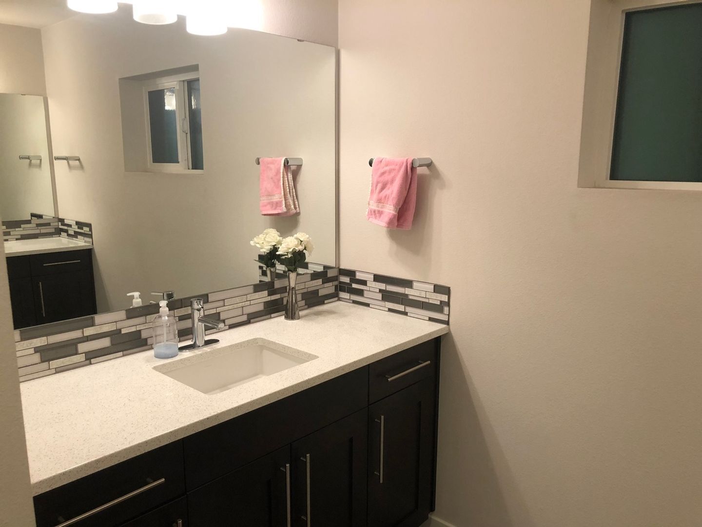 Building Photo - Beautiful Modern Bothell Home with Stunning Views