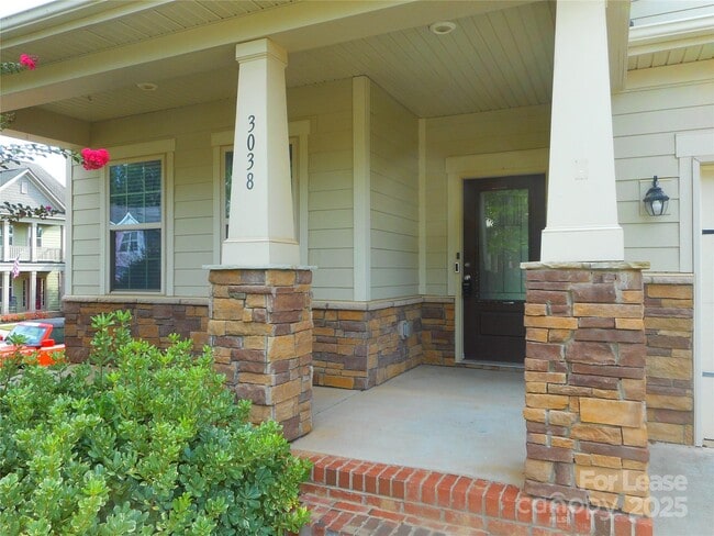 Building Photo - 3038 Oakmere Rd