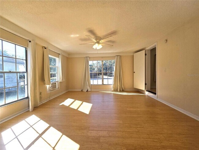 Building Photo - 309 Lakedale Dr