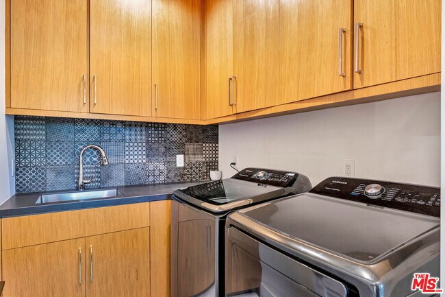 Building Photo - 4145 Tujunga Ave