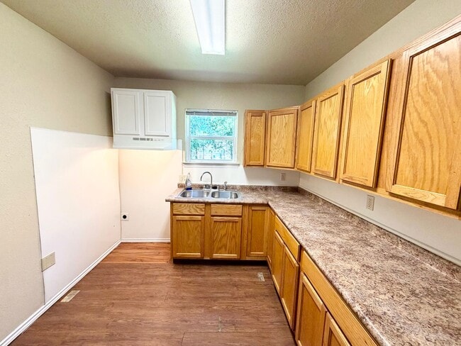 Building Photo - 123 Victory Dr