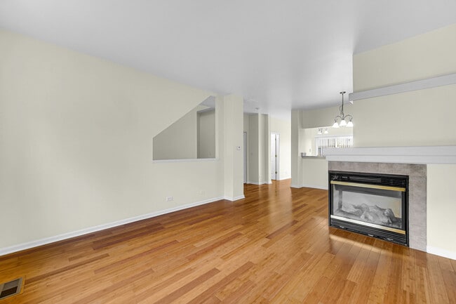 Building Photo - 1114 N Claremont Dr