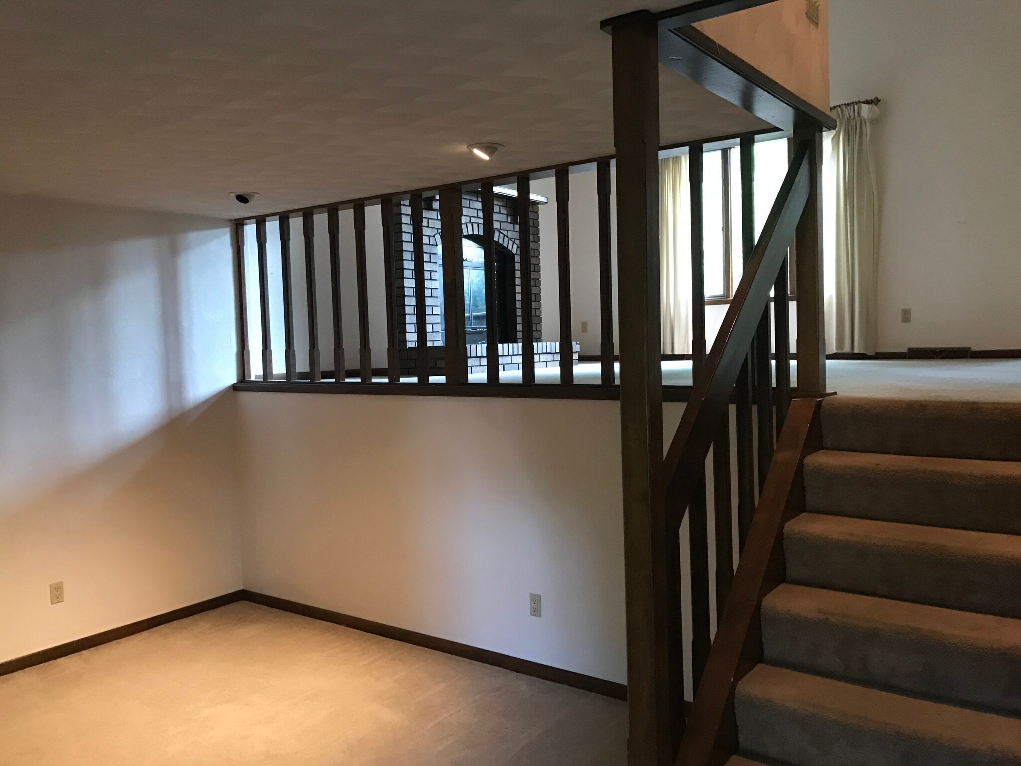 Building Photo - 1458 Eastview Dr