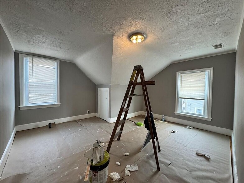 Building Photo - 910 Atwells Ave