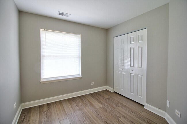Building Photo - 1329 E Wyndham Cir