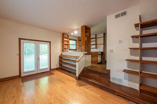 Building Photo - 425 Ansley St