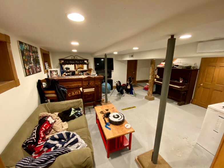 Building Photo - 1214 W Nelson St