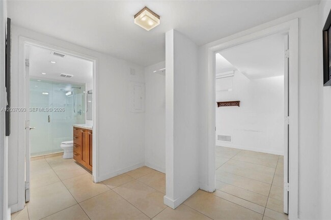 Building Photo - 181 Crandon Blvd