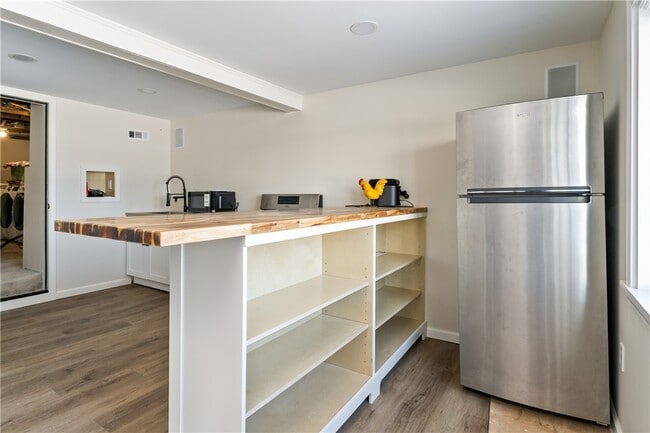 Building Photo - 1350 Bay Shore Blvd