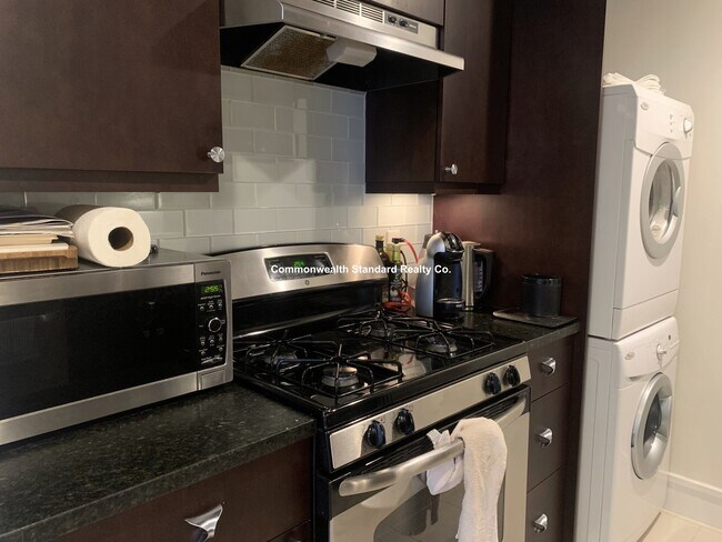 Building Photo - 126 Charles St