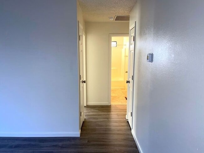 Building Photo - Reno Duplex - Garage, Dishwasher, Washer/Dryer, Central A/C