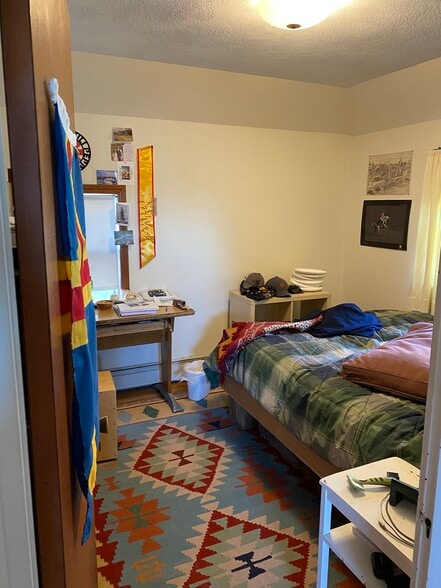 Building Photo - 142 Powder House Blvd