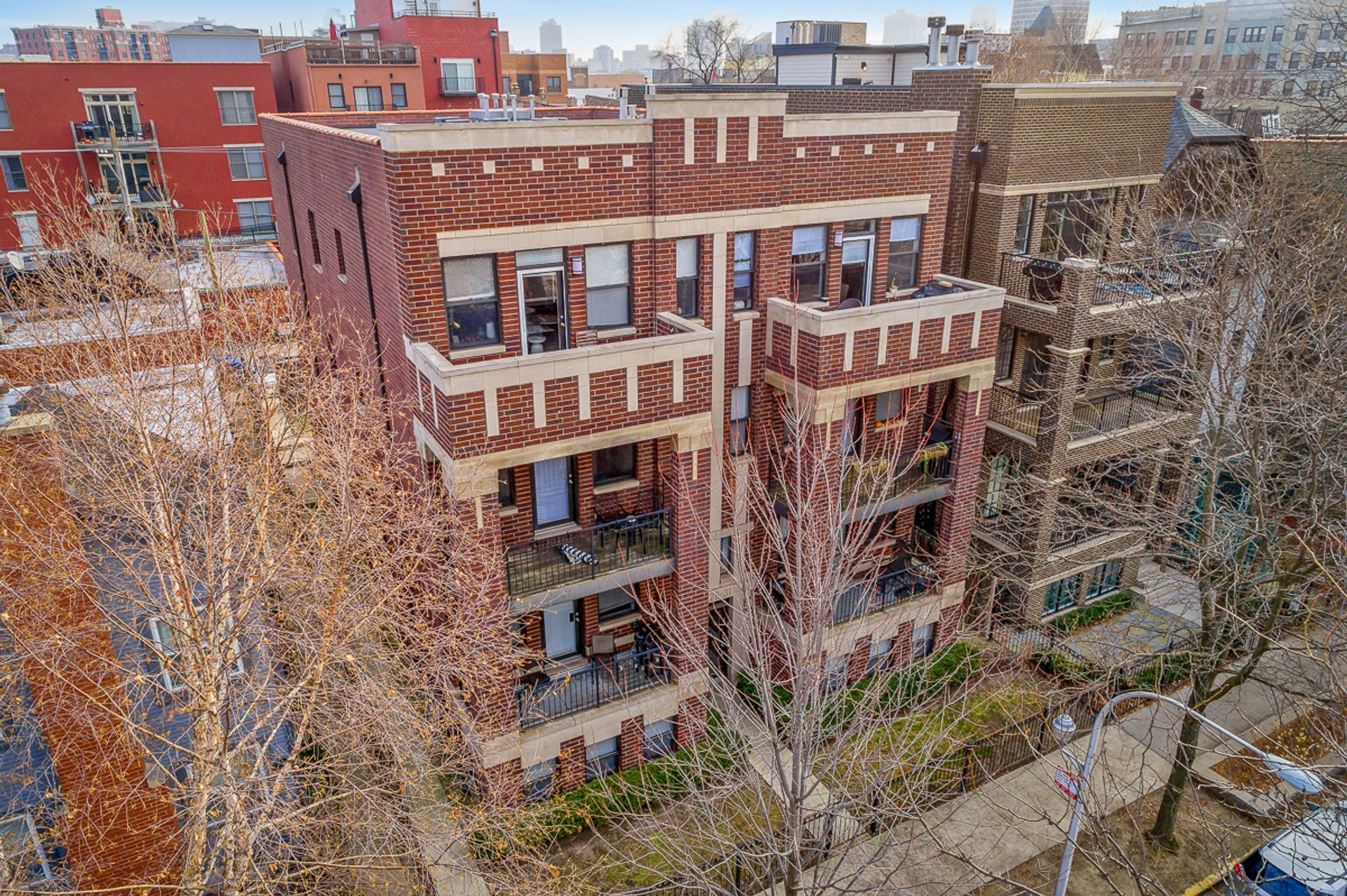 Building Photo - 3231 N Kenmore Ave