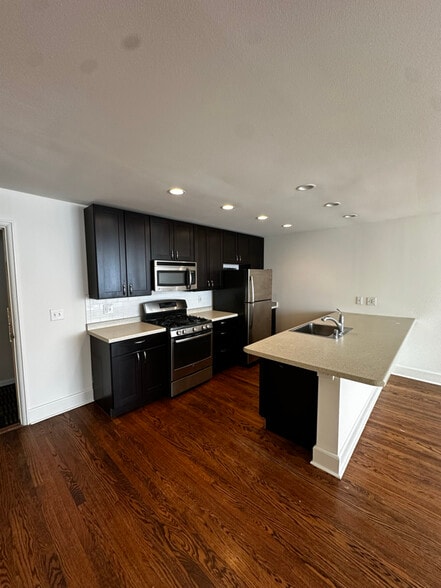 Building Photo - 1039 N Cass St