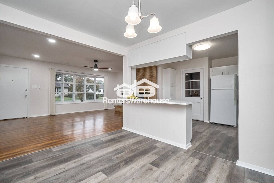 Building Photo - 2204 Helsley Ave