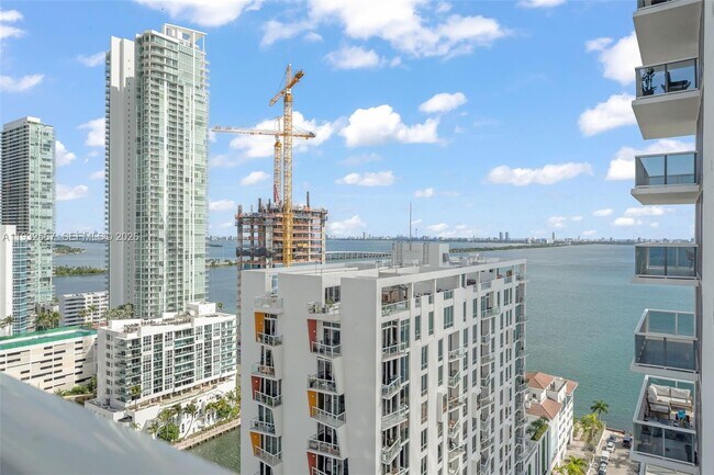 Building Photo - 600 NE 27th St