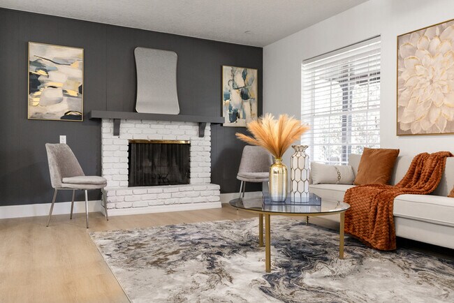 Building Photo - Newly Renovated Pool Home