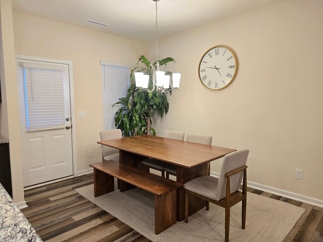 Building Photo - Spacious 3-Bed / 2.5-Bath Townhome near RTP! FREE TV & INTERNET! Reverse Osmosis Purification Sys...