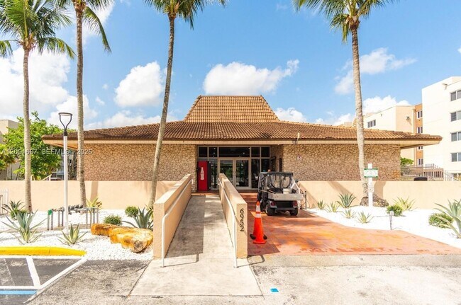 Building Photo - 6950 Miami Gardens Dr