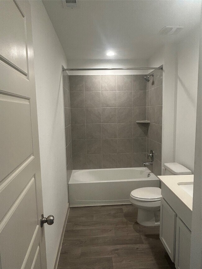 Building Photo - 215 Dusty Bridle Ln