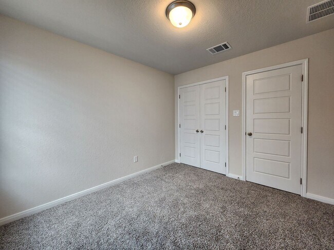 Building Photo - Large 4 Bedroom House in Meyers Landing / Fridge Included / Cute Front Porch / Yard/ CISD