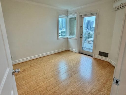 Building Photo - Capitol Hill 2 Bedroom w/ Incredible Views! Available Now!