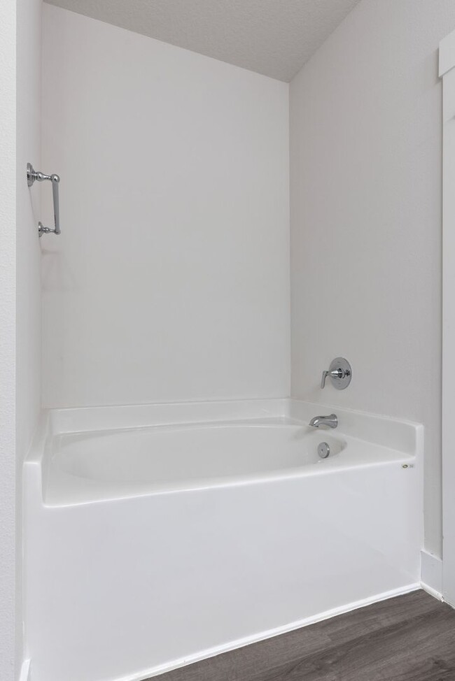 Building Photo - Beautiful 3-Bedroom Townhome