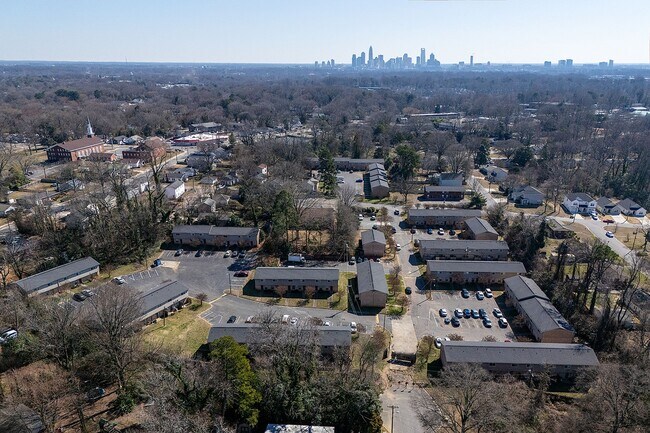 Building Photo - Spacious, affordable two bedroom townhouse in a great location in Charlotte!