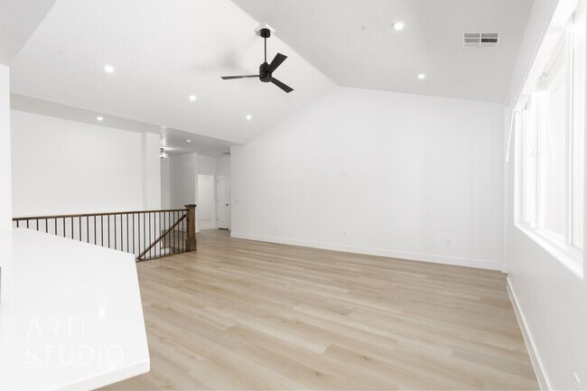 Building Photo - Brand New 3 Bed / 2 Bath Duplex – Modern L...