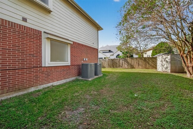 Building Photo - 16315 April Ridge Dr