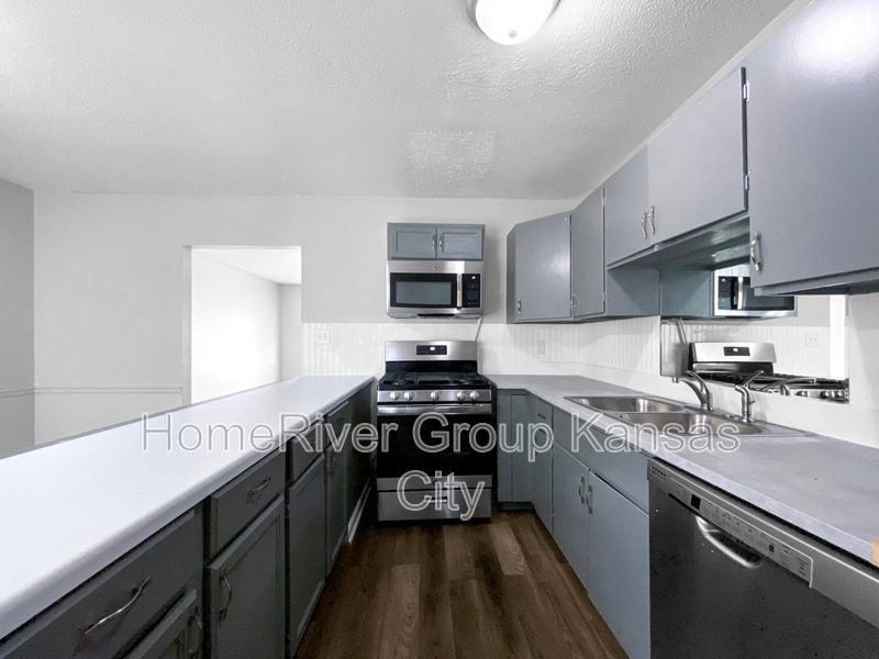 Building Photo - 8724 E 96th St