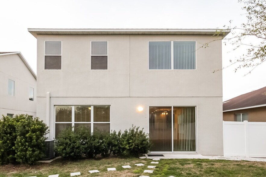 Building Photo - 8309 Deerland Bluff Ln