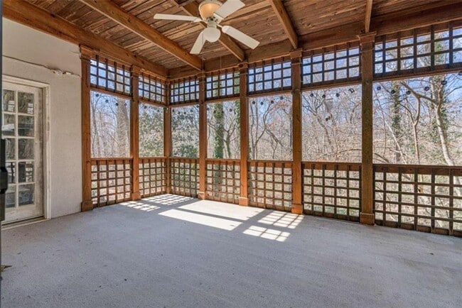 Building Photo - 275 Sageglen Rd