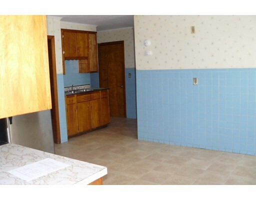 Building Photo - 16 Pleasant St