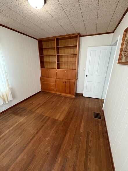 First floor bedroom/office - 6455 Lithopolis Rd