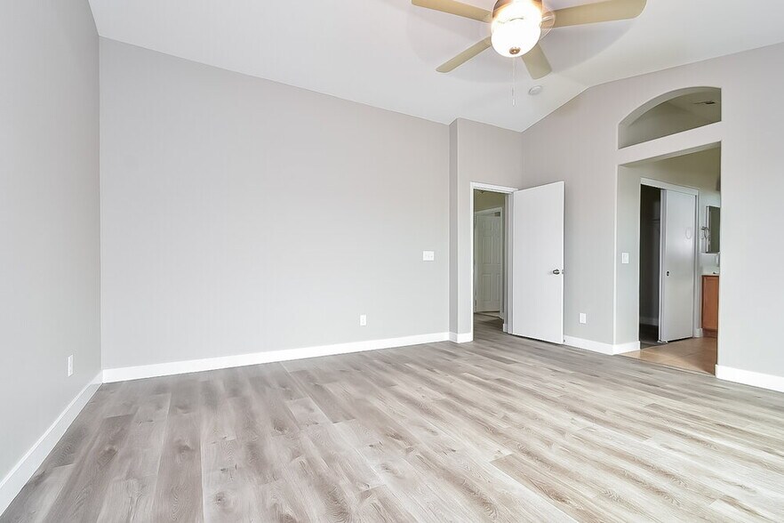 Building Photo - 9716 N Fast Elk St