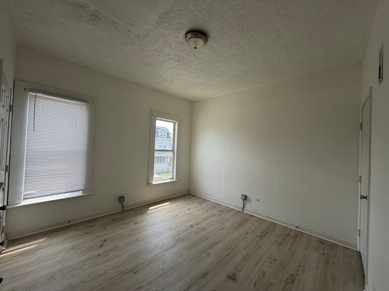 Building Photo - 815 Wilson Ave